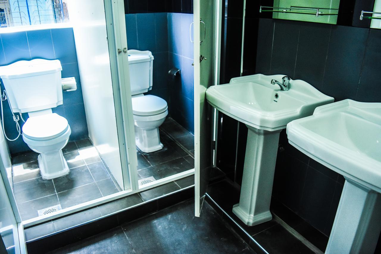Mid Town Hostel كاندي المظهر الخارجي الصورة