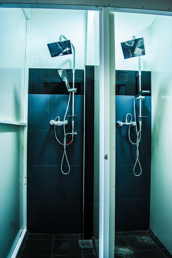 Mid Town Hostel كاندي المظهر الخارجي الصورة