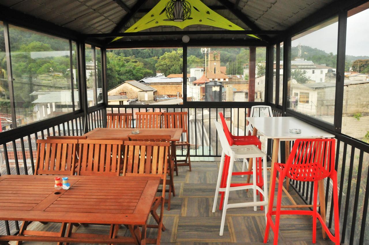 Mid Town Hostel كاندي المظهر الخارجي الصورة