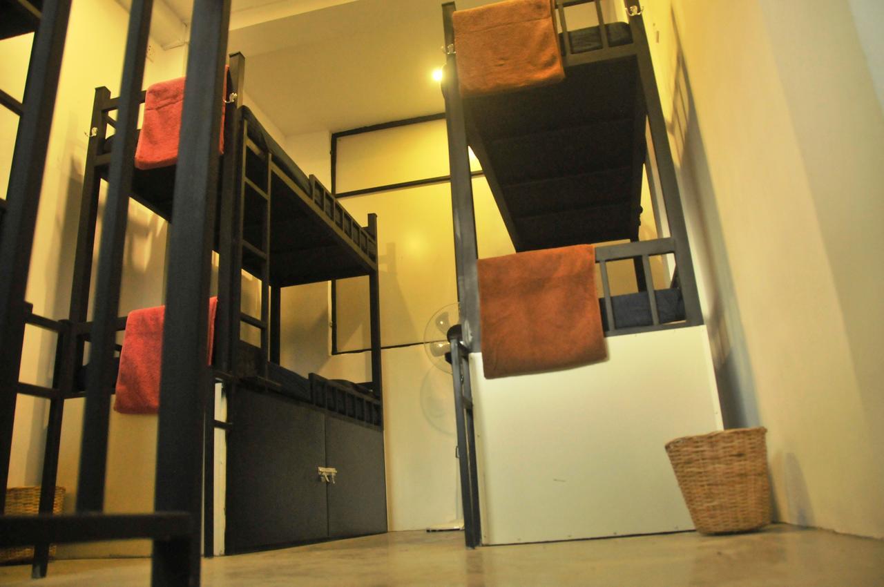 Mid Town Hostel كاندي المظهر الخارجي الصورة