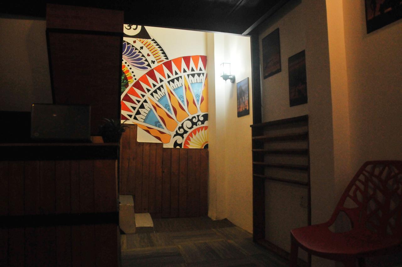 Mid Town Hostel كاندي المظهر الخارجي الصورة