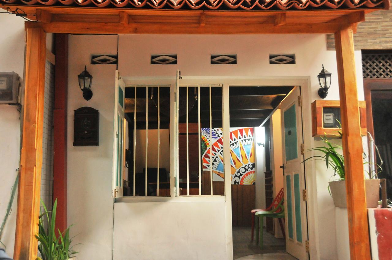 Mid Town Hostel كاندي المظهر الخارجي الصورة