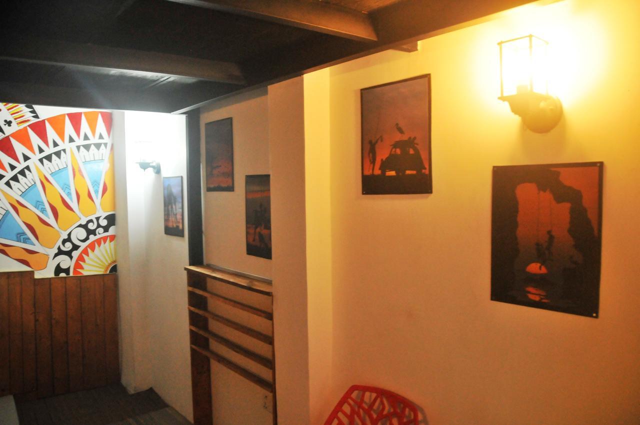 Mid Town Hostel كاندي المظهر الخارجي الصورة