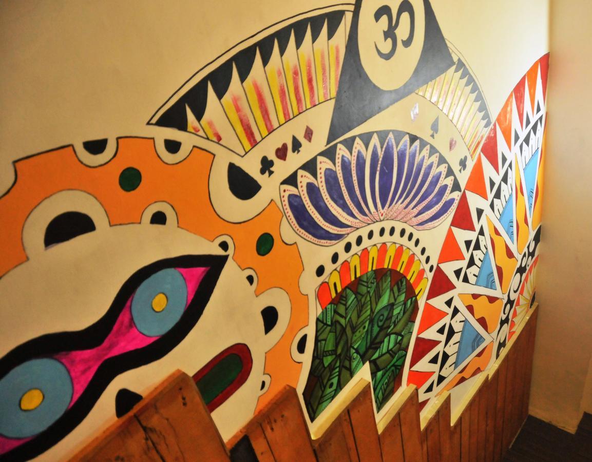 Mid Town Hostel كاندي المظهر الخارجي الصورة