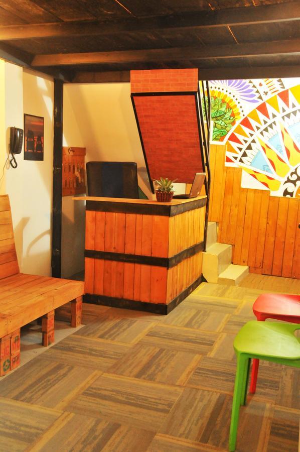 Mid Town Hostel كاندي المظهر الخارجي الصورة