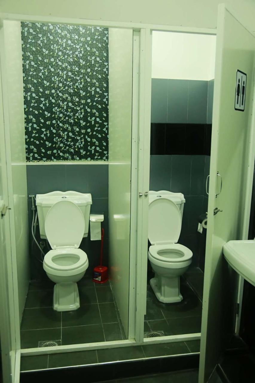 Mid Town Hostel كاندي المظهر الخارجي الصورة