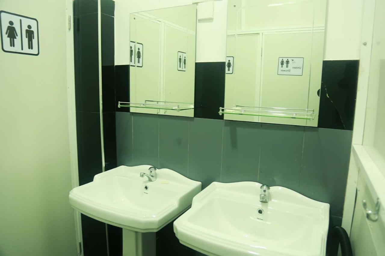 Mid Town Hostel كاندي المظهر الخارجي الصورة