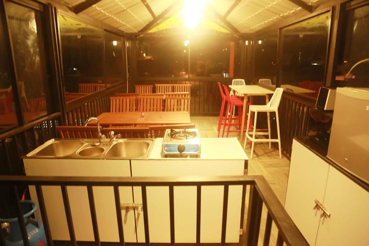 Mid Town Hostel كاندي المظهر الخارجي الصورة