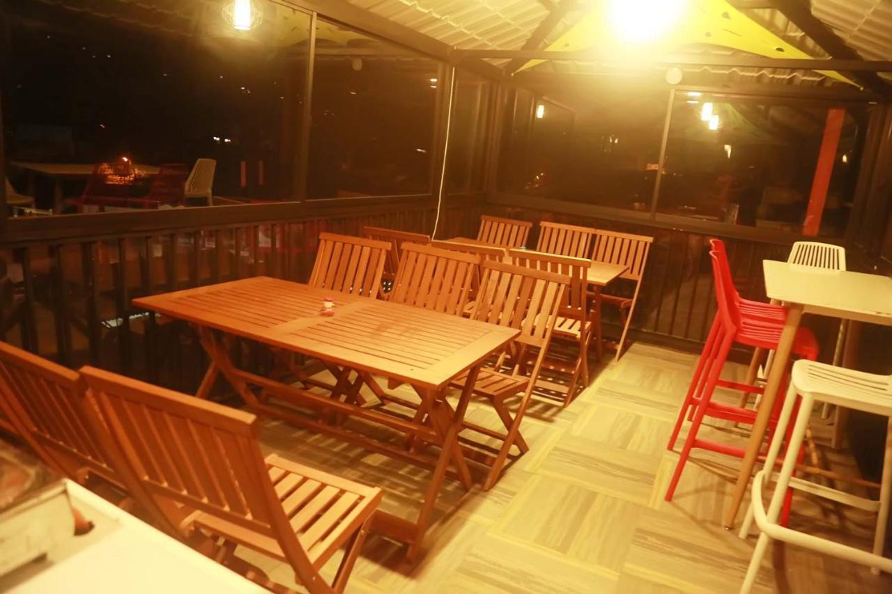Mid Town Hostel كاندي المظهر الخارجي الصورة