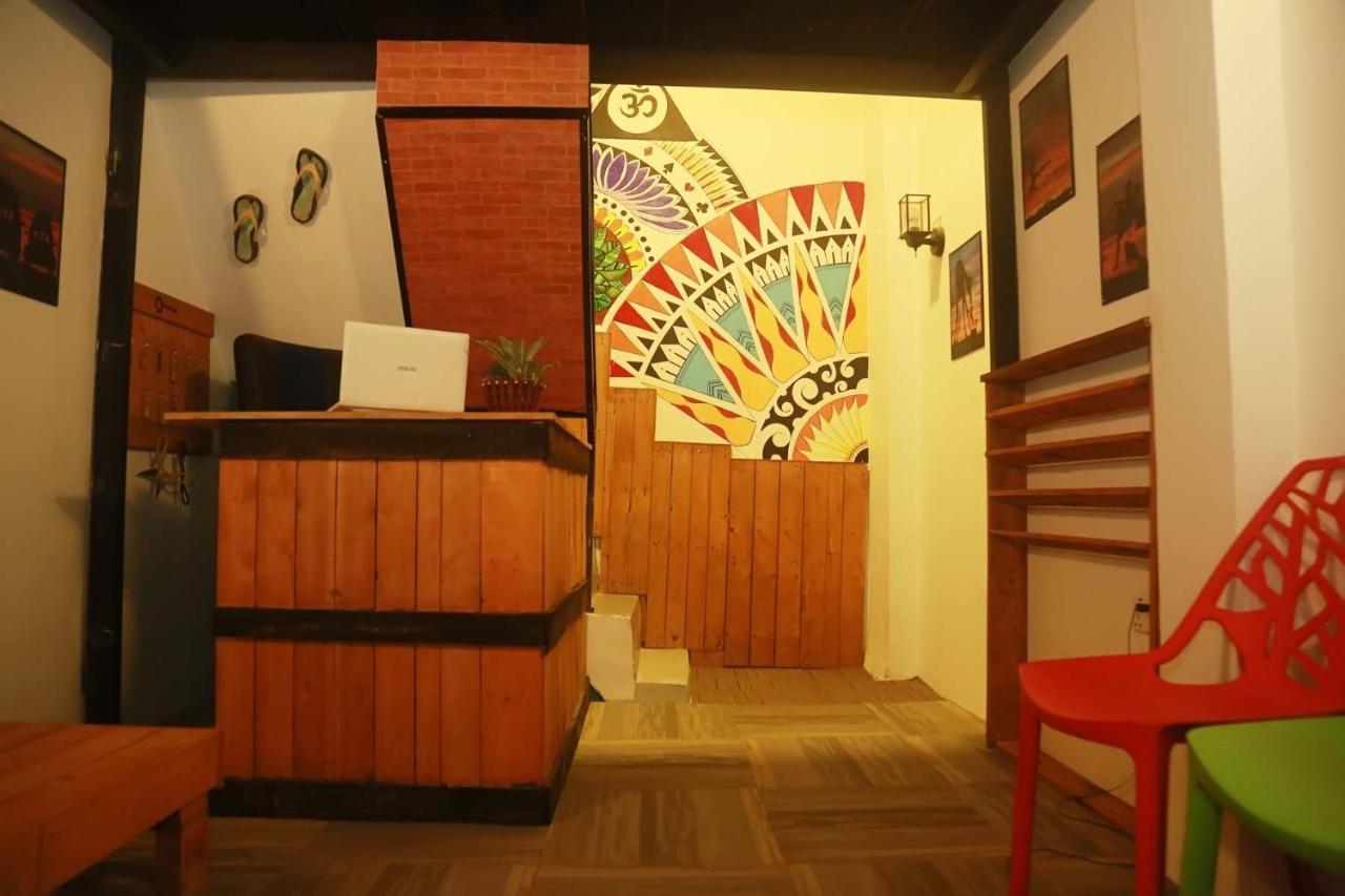 Mid Town Hostel كاندي المظهر الخارجي الصورة