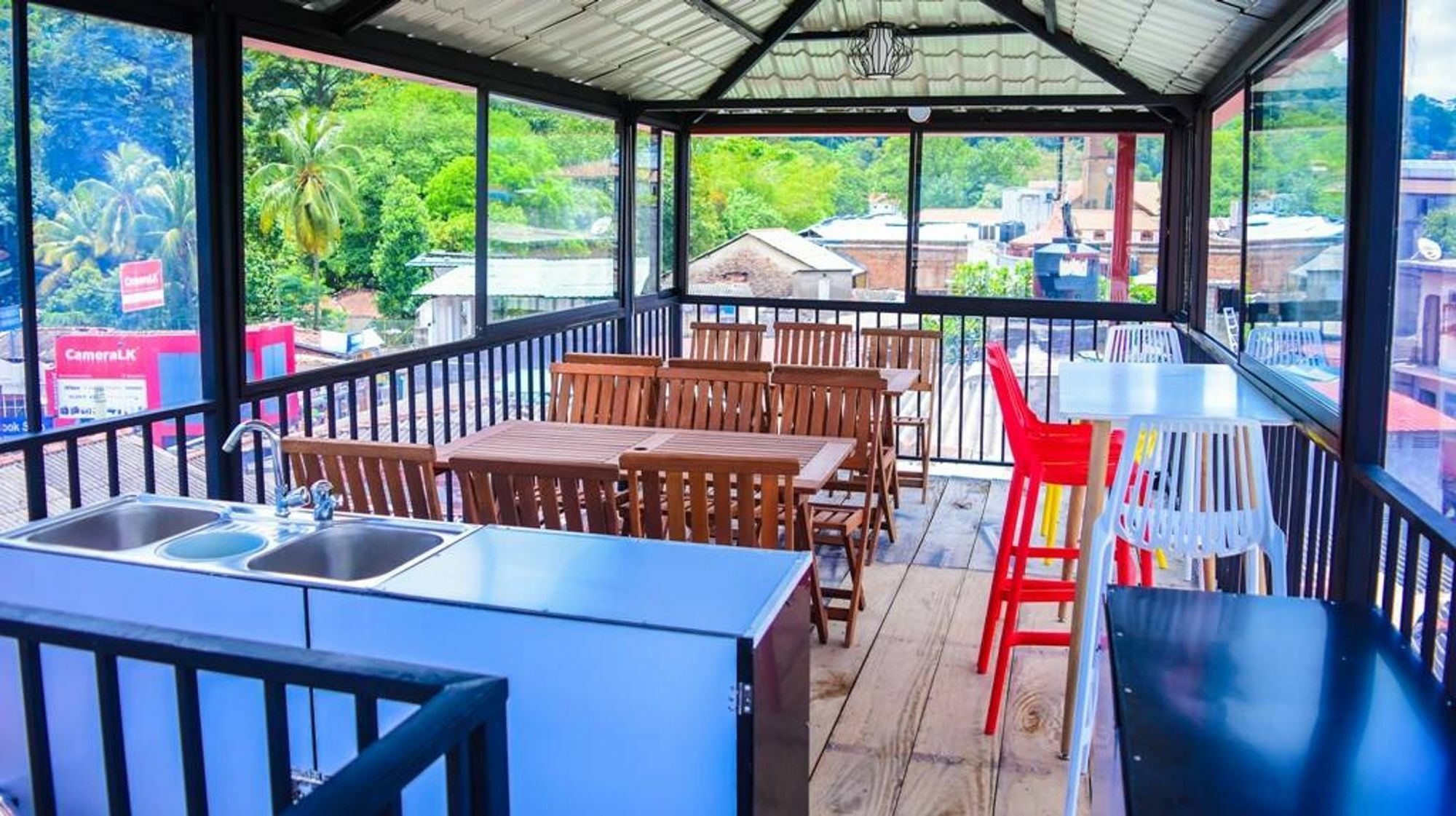 Mid Town Hostel كاندي المظهر الخارجي الصورة